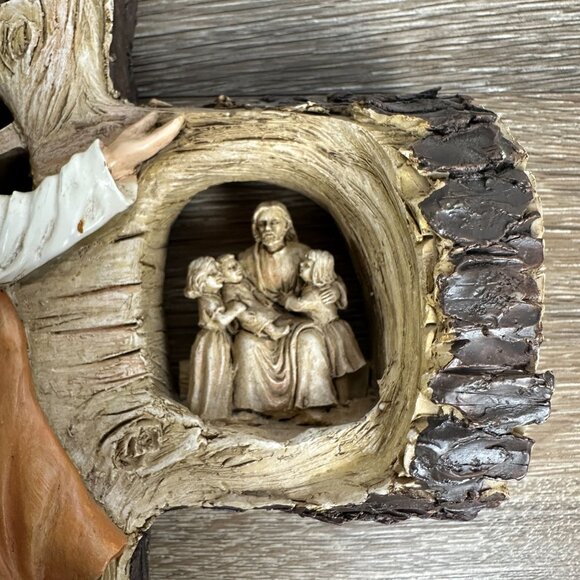 Wooden Cross With Jesus & Nativity Sculptures - Picture 5 of 13